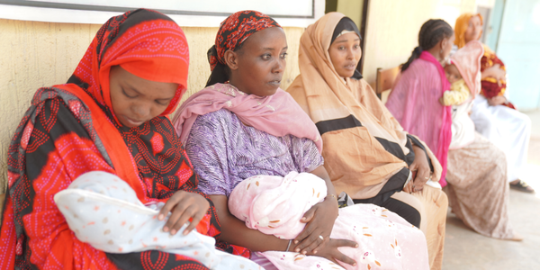Healthworker shares information on reproductive healthcare with a patient. Kenya. Credit: Images of Empowerment.